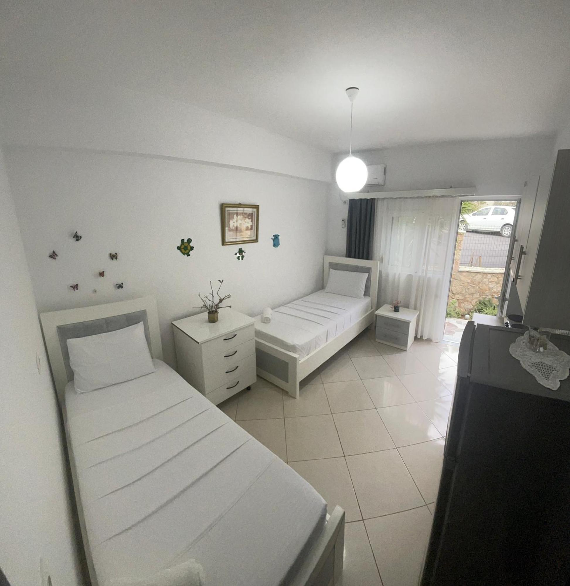 Guesthouse Shehu Ksamil Ngoại thất bức ảnh